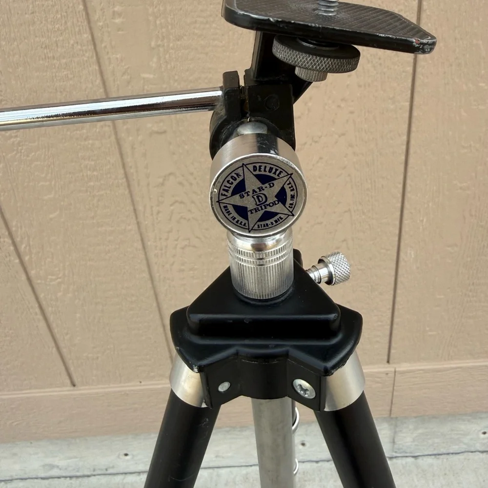 Star D Falcon Deluxe Extendable Tripod